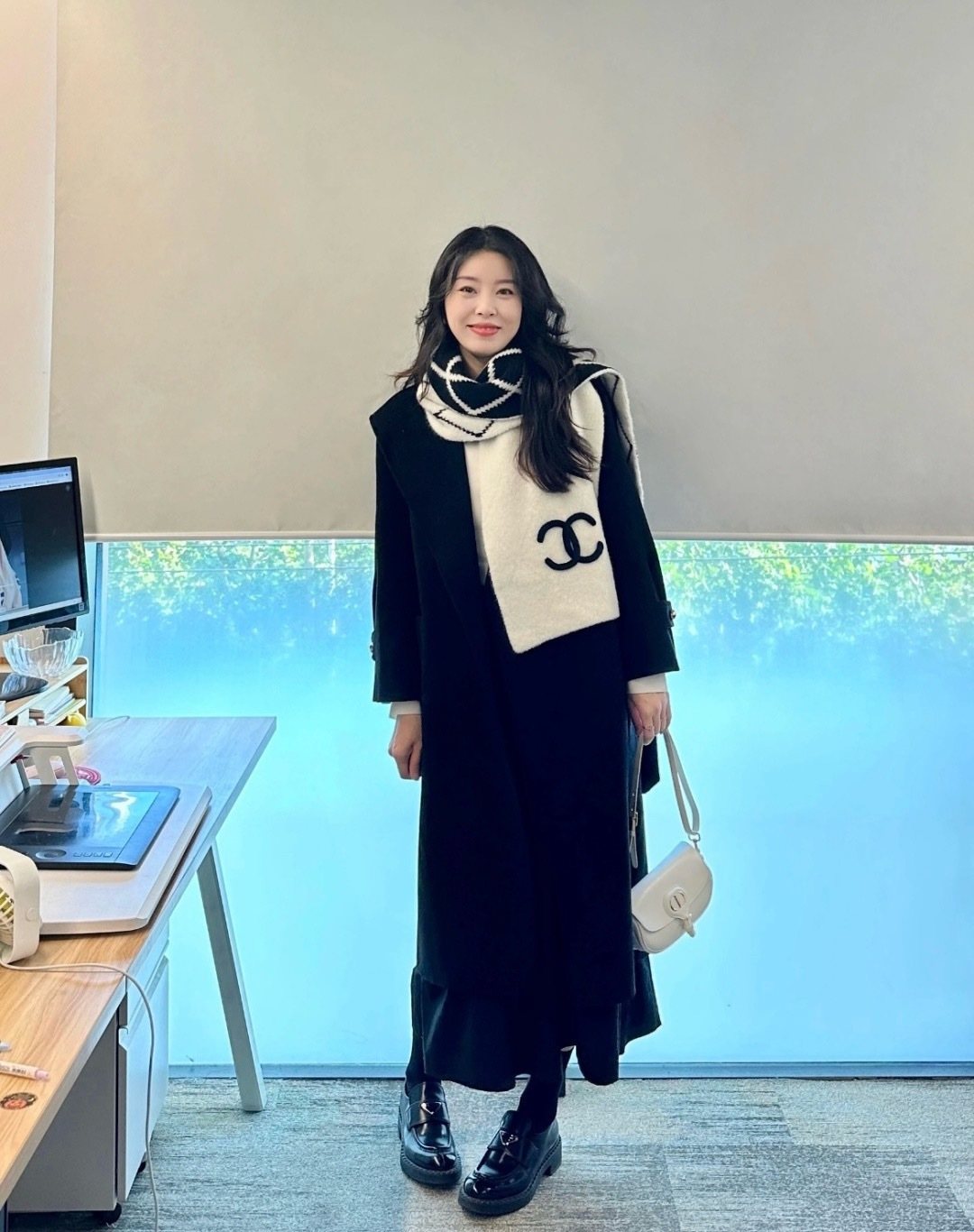 Chanel Ivory & Black Knit Scarf — model