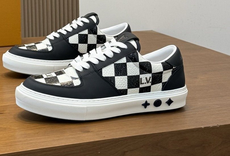 Louis Vuitton Checkerboard Low-Top Sneakers — hero